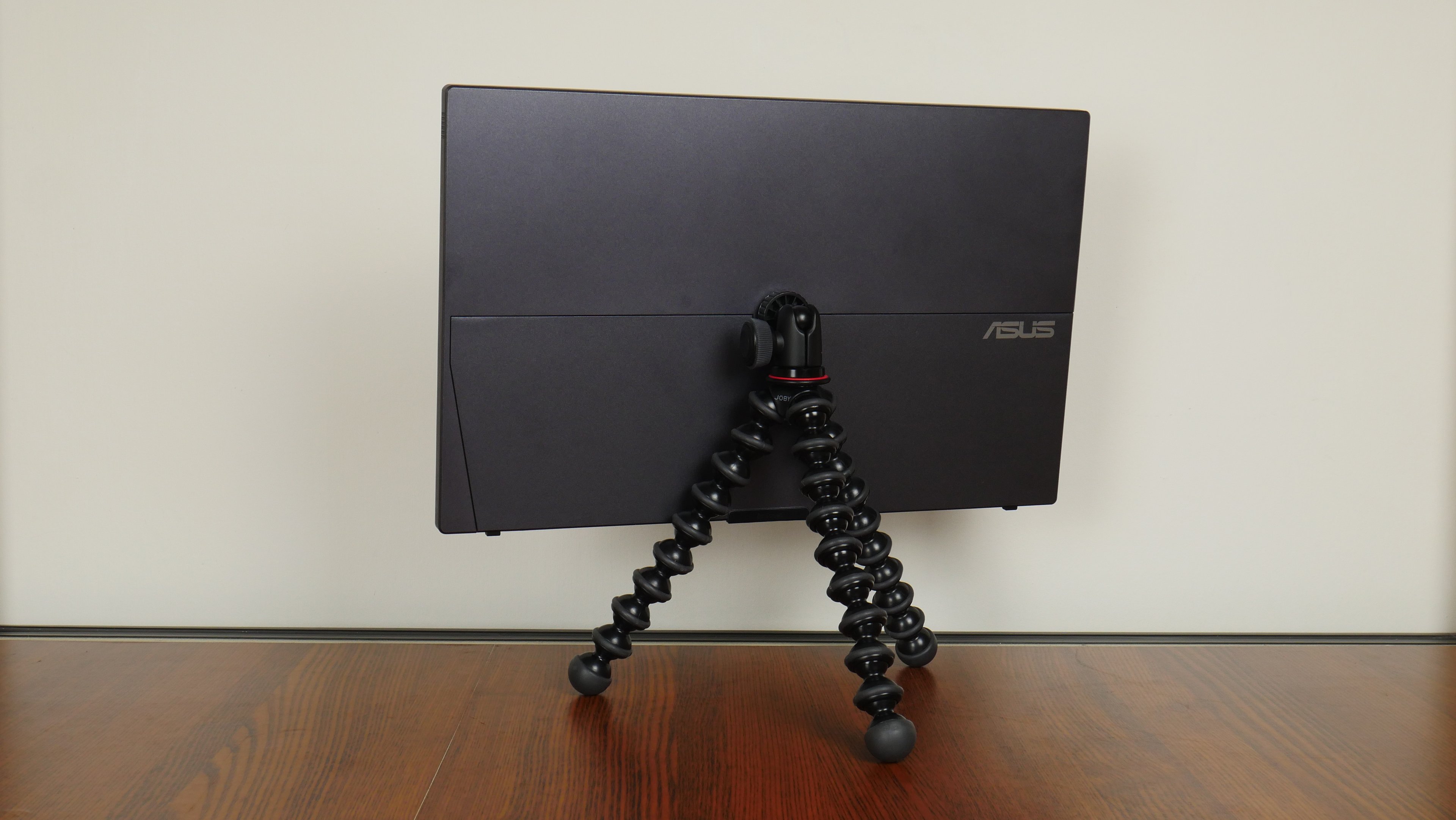Review ASUS ZenScreen Go MB16AWP Portable Wireless Monitor